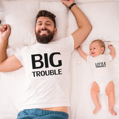 T Shirt Pere bébé Trouble En Vue