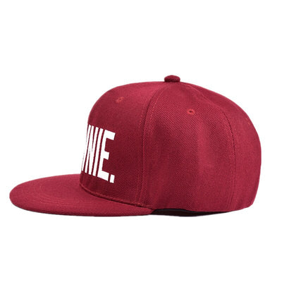 Couple Blonde Brun Casquette Rouge - Matchingmood