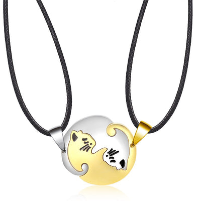 Collier Couple Chats Cordon